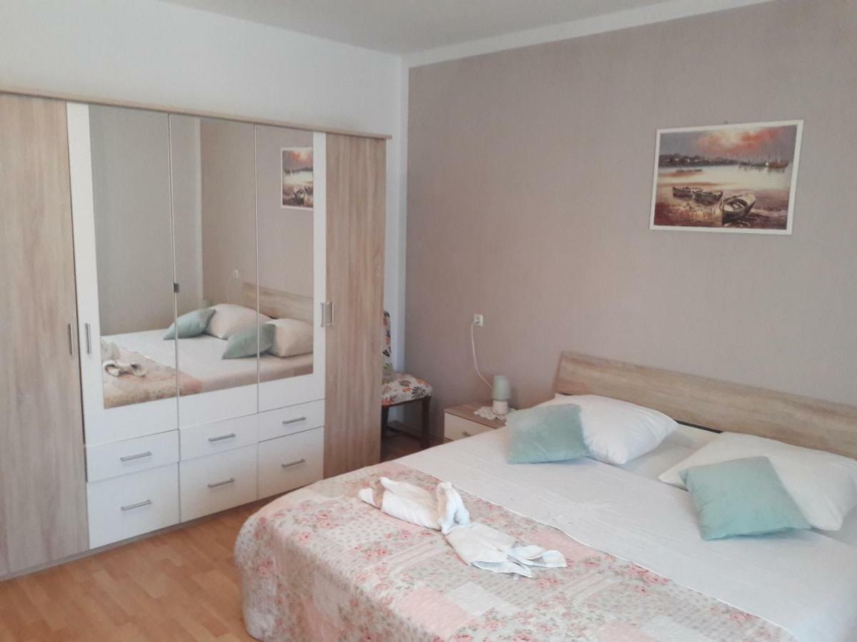 Lana Lägenhet Biograd Na Moru Exteriör bild